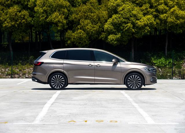 试驾威然尊贵版,威然选豪华版还是尊贵版