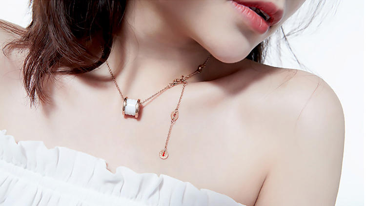 精致配饰让你变身时髦精,时尚配饰诠释优雅高级艺术