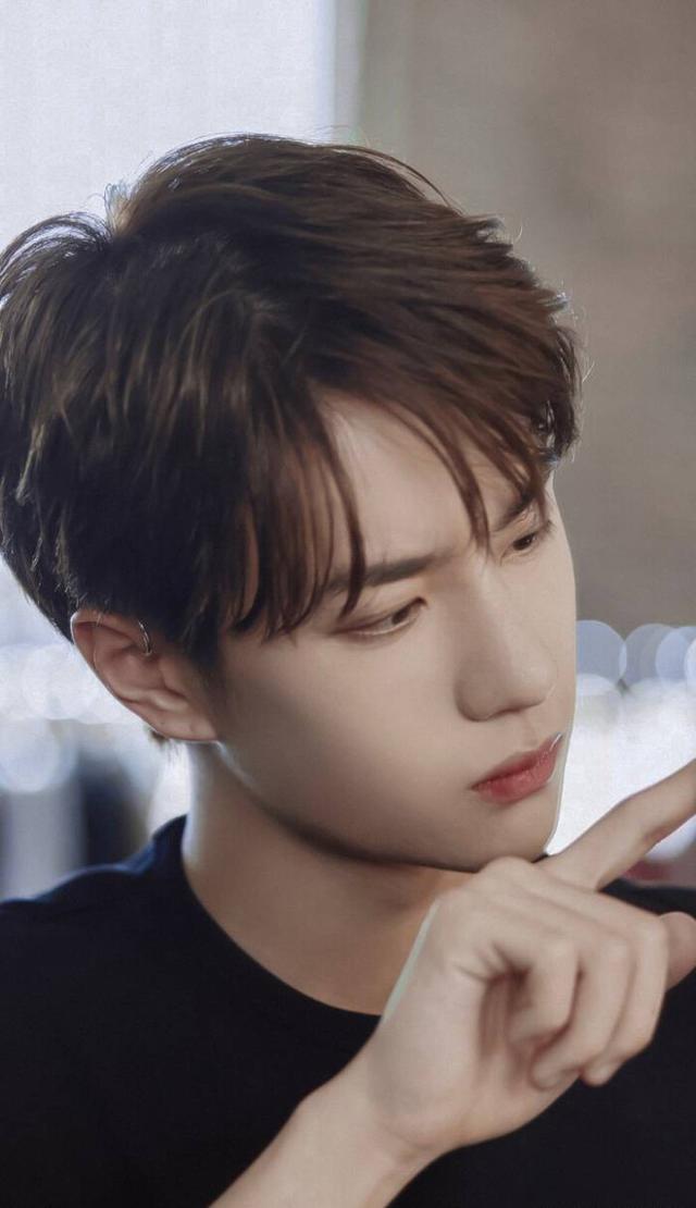 娱乐圈男明星最美的几双手，快来看看有没有你们的爱豆