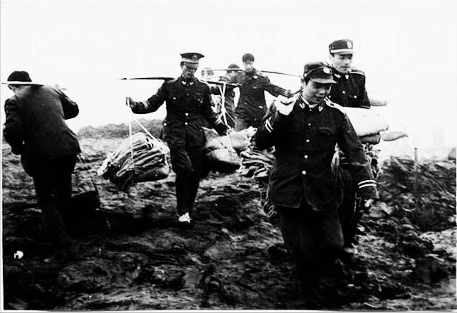 1959年的军事机密失窃案：军官弄丢绝密文件，7000警民淘干1条河