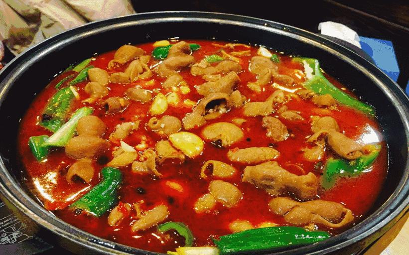 《侯海洋基层风云》中肥肠火锅鱼发生的故事