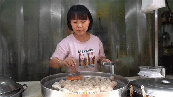 藏在水库的“阿姨街”,人均20块胖成猪