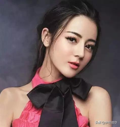 写国足的文章,李霄鹏男足集训名单