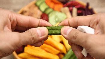 清除身体垃圾的蔬菜,帮他丢掉垃圾食品