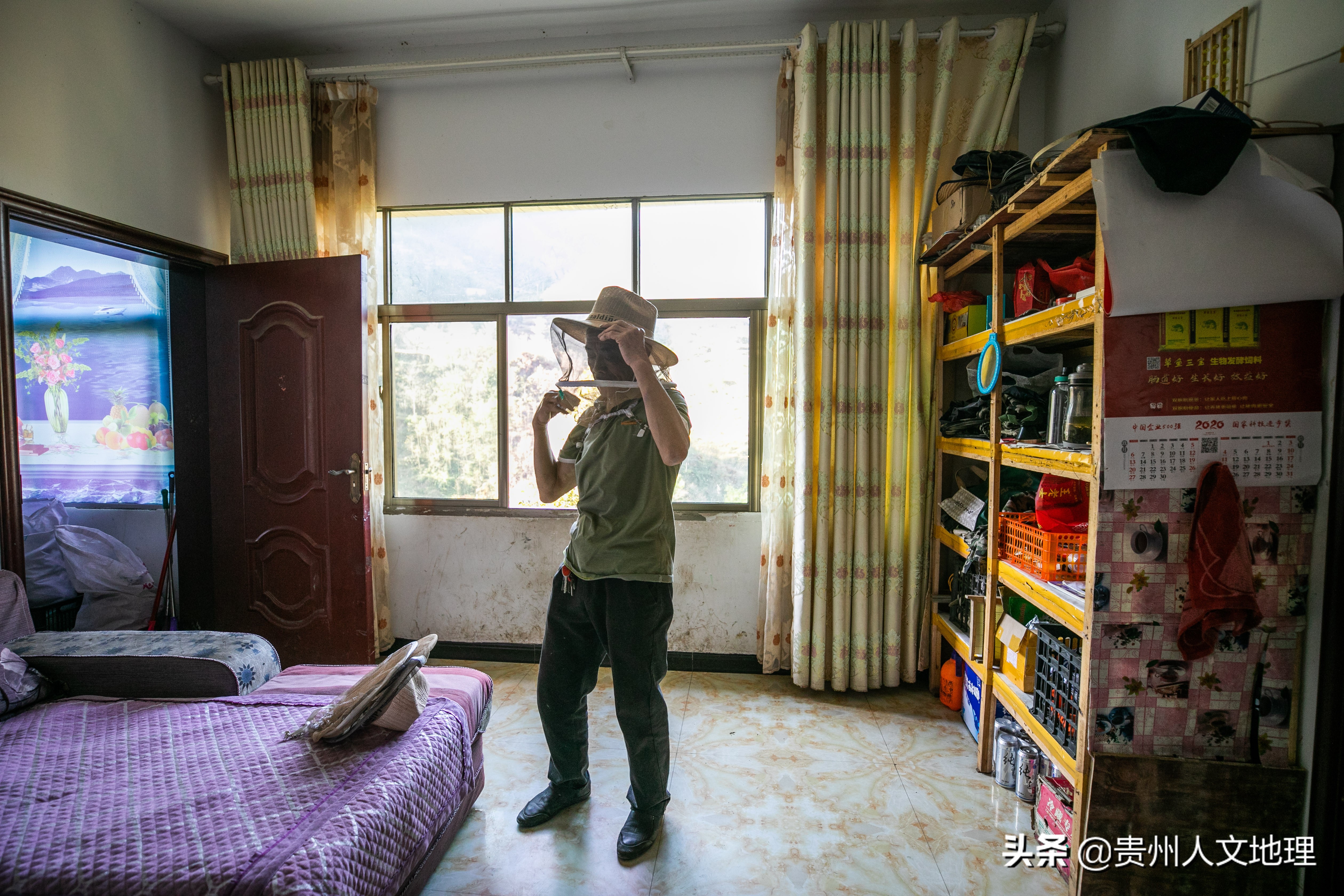 六旬老翁学养蜂网络直播卖蜂蜜年入近40万，取名小龙女