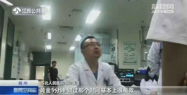 小孩吞咽异物被噎着,孩子吃饭不小心噎到