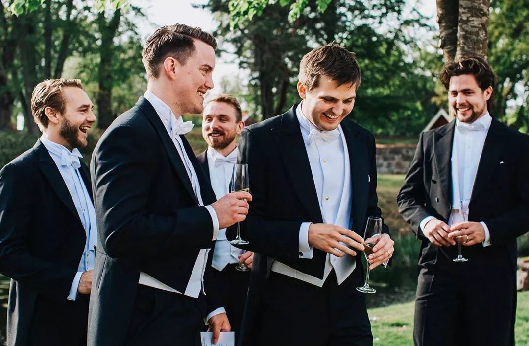 西服礼仪姿势,西服礼仪都有哪些