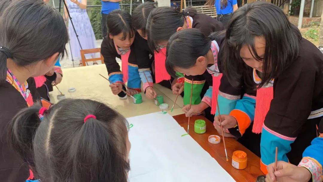 这帮人五一用爱心启航，一起为广西凌云大山的孩子点燃艺术之梦！