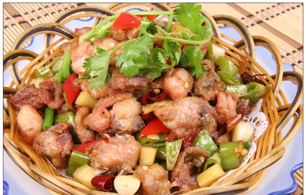 客家土匪鸡做法,东北特色美食汽锅鸡