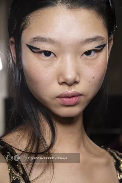 EIGSHOW丨鞠婧祎、李艺彤的仙女春夏妆容能让你美出新高度！