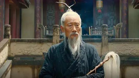 为什么年纪轻轻就头发花白,为什么年纪轻轻就长白头发