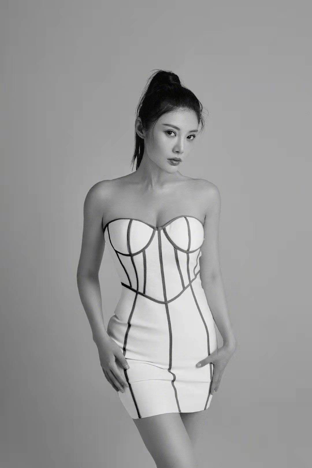 徐冬冬抹胸裙搭配图,徐冬冬露脐衫图片