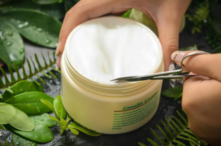 想拥有赵丽颖同款肌肤？这款澳洲绵羊油，冬天也能焕发“新肌”