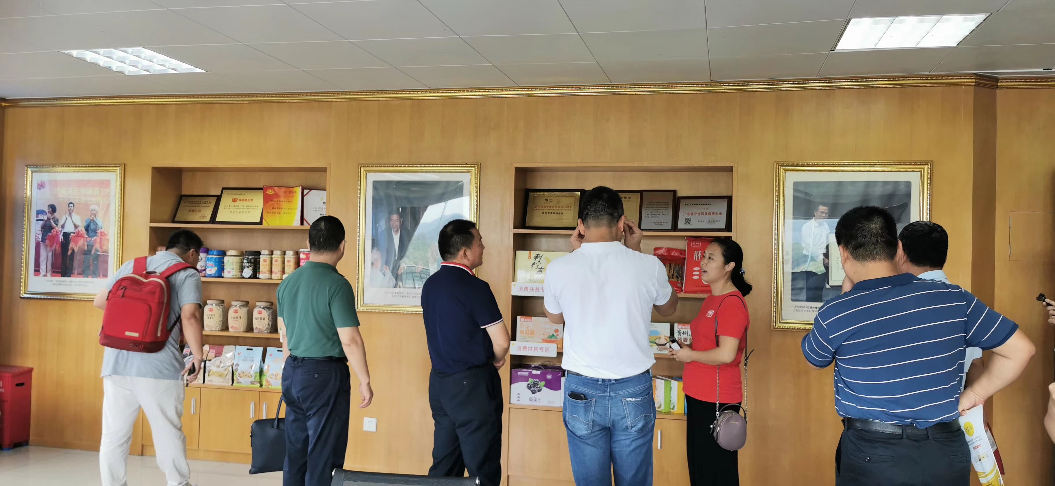 李振院长调研扶贫工作,谢喜来到仁村乡调研脱贫攻坚工作