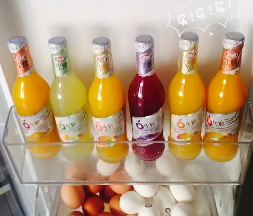 宏宝莱荔枝味和凤梨味哪个好喝,荔枝宏宝莱