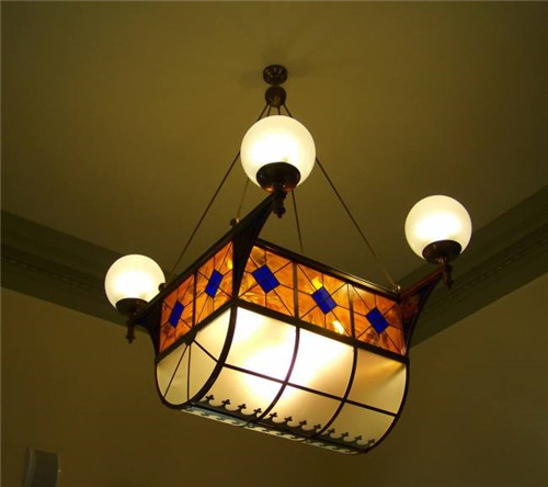 如何使吊灯安装得更牢固,吊灯处如何安装吊灯