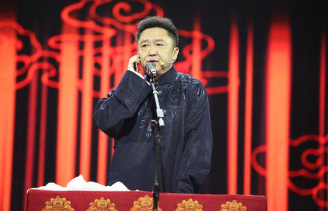 邓超鹿晗驱赶路人,邓超上台差点被保安赶下来