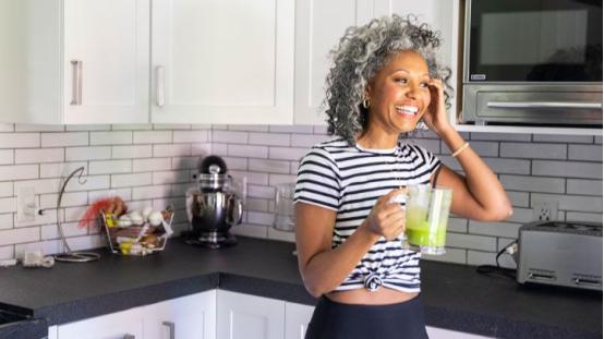 如何遮盖皱纹和减少细纹,如何改善细纹和皮肤松弛的问题