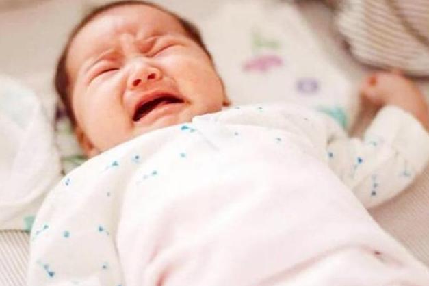 满月宝宝哭一个多小时会出问题吗,孩子满月为什么哭闹