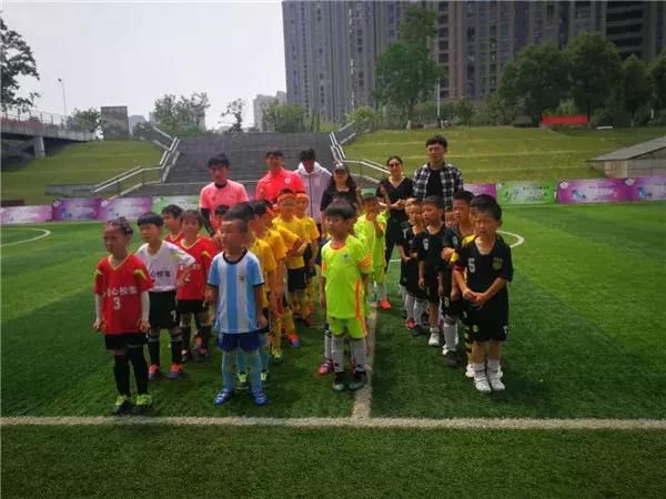 椋炴壃瓒崇悆鐩存挱,椋炴壃瓒崇悆璁粌鍩哄湴