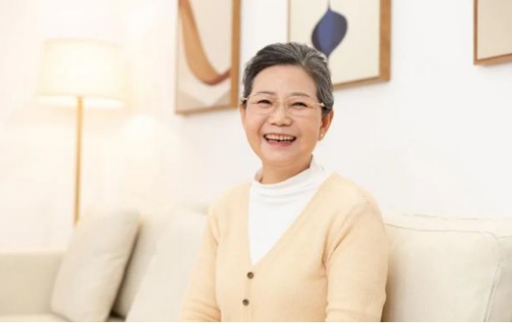 眼睛前面有黑点怎么回事,为什么眼睛前面总觉得有黑点晃动