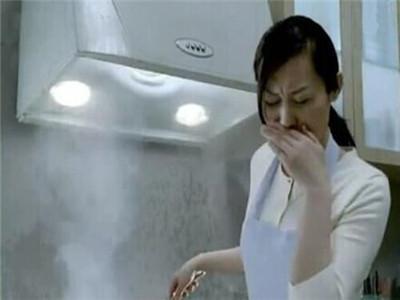 油烟机长期不清洗有哪些危害,油烟机的陈年油垢怎样轻松除掉