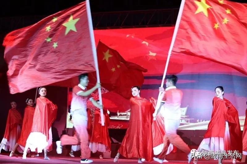 我叫成县,这是我2019年的自拍照