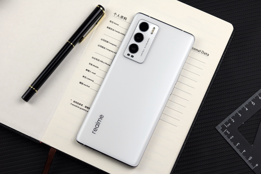 标准“水桶”级配置，realmeGT大师探索版评测，骁龙870+120Hz屏