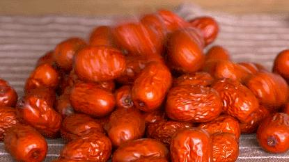 泡木耳只用清水泡等于吃虫卵,用淘米水洗木耳