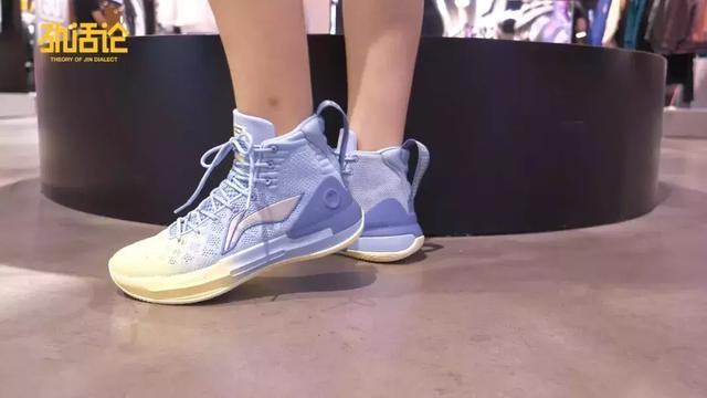 女生篮球手型,打篮球新手怎么选鞋