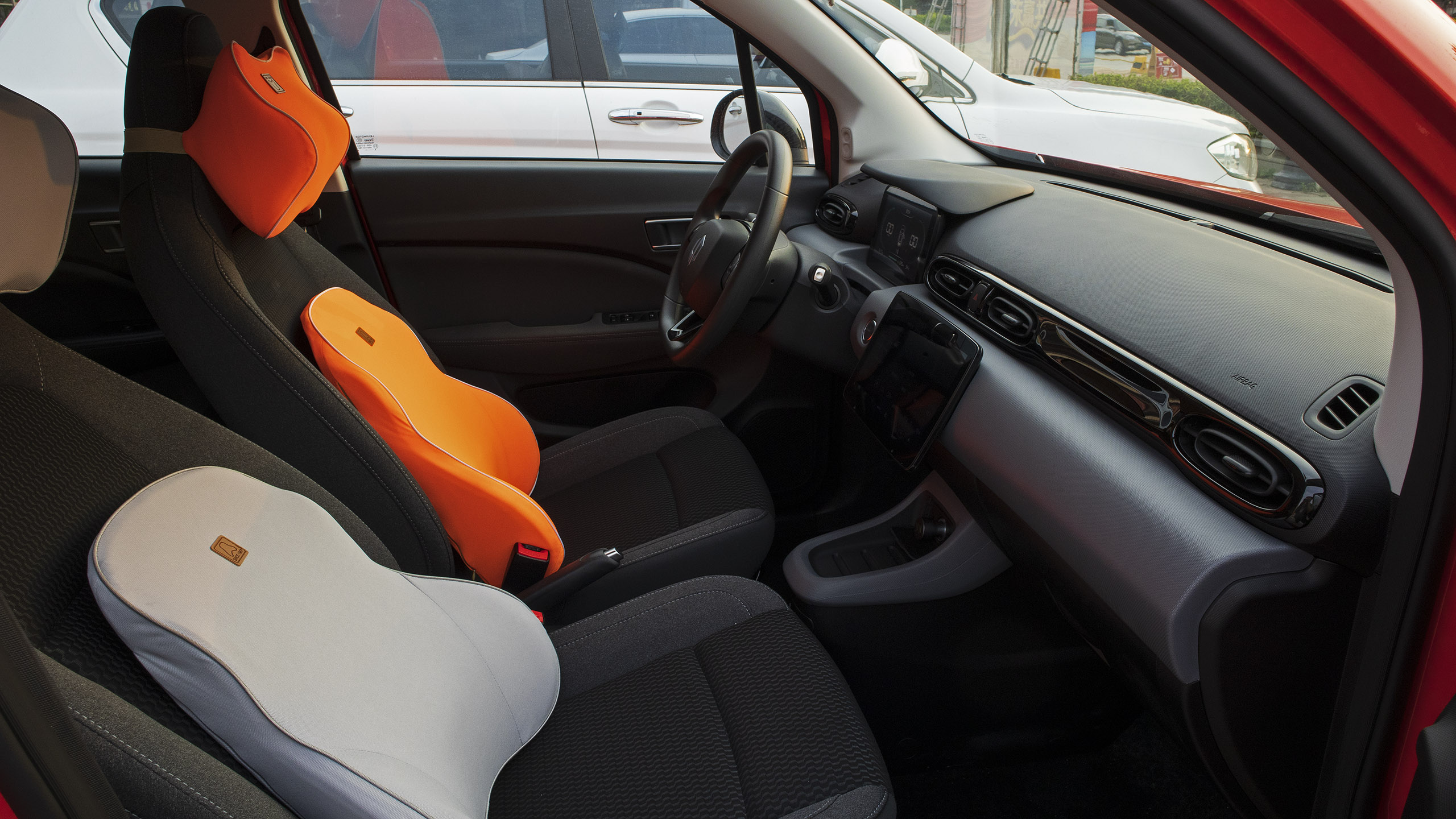 403公里续航,零跑t03310轻享版深度体验