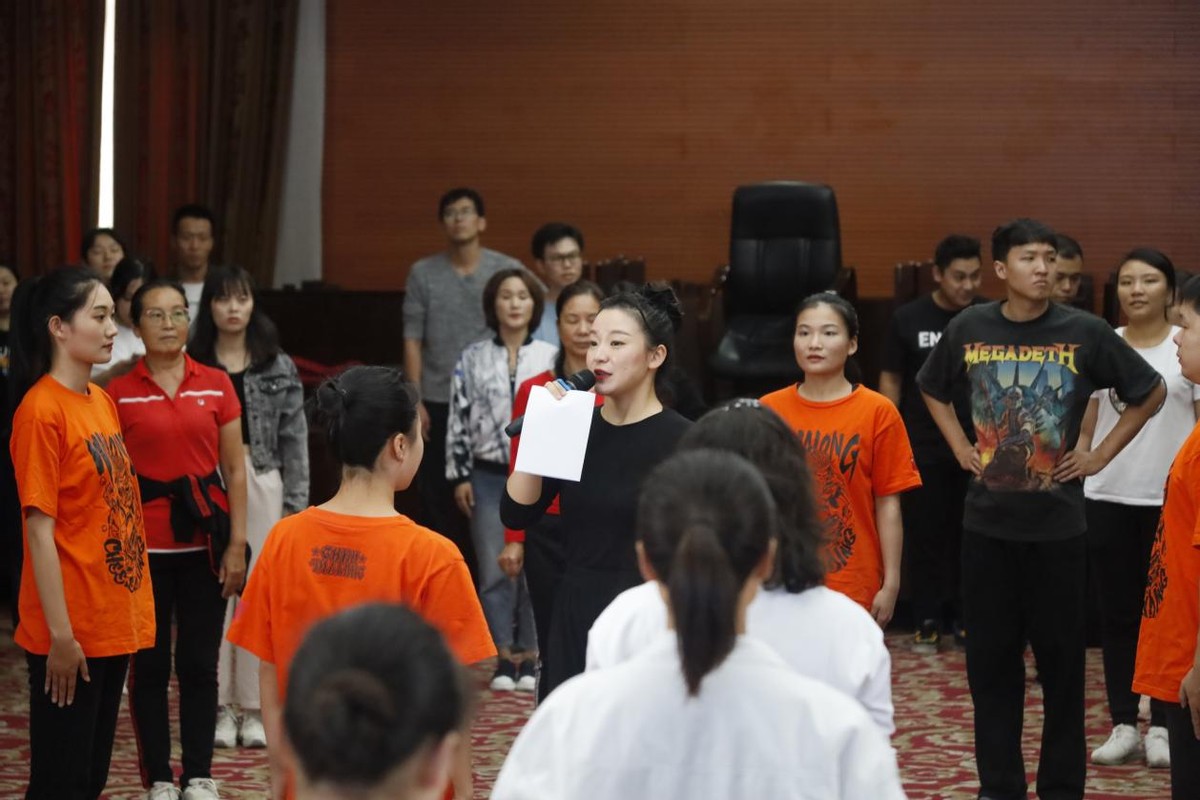 啦啦操对校园文化建设作用,全国小学足球啦啦操