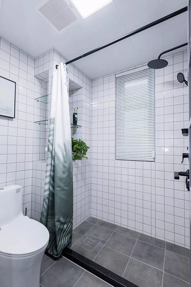 1.6平方卫生间太小怎么干湿分离,卫生间太小贴灰色砖太暗怎么补救