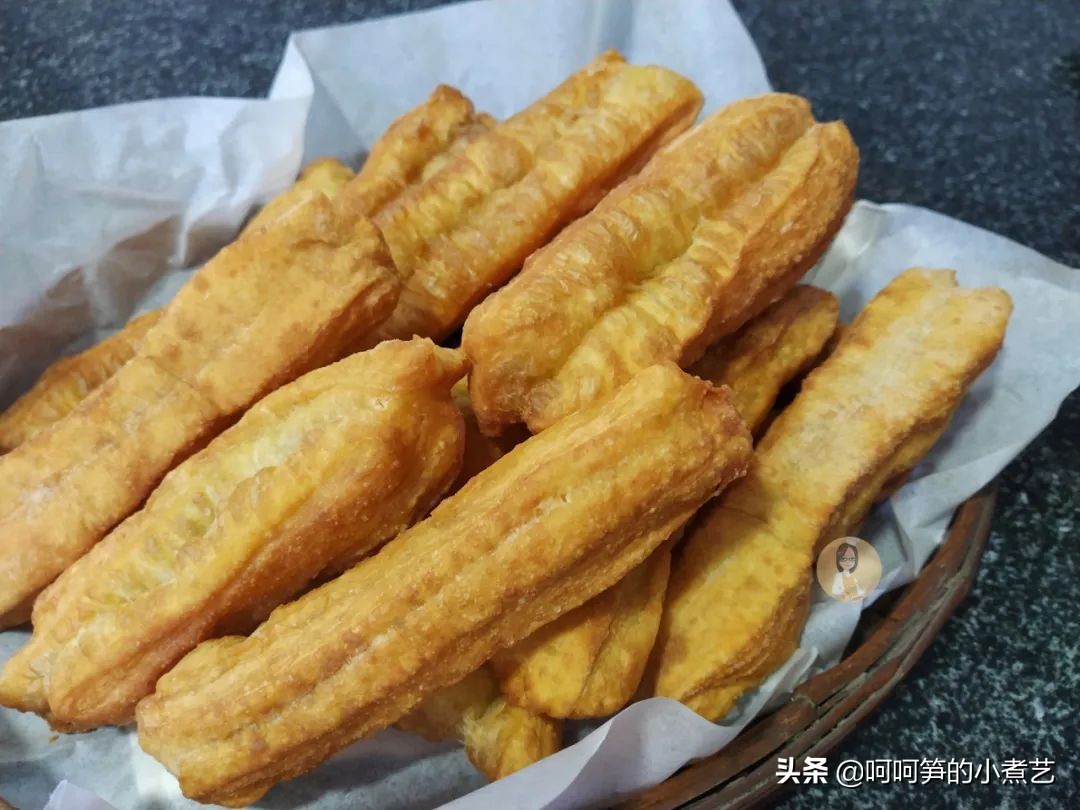 油条新方法不揉面不擀面蓬松柔软,油条为啥蓬松