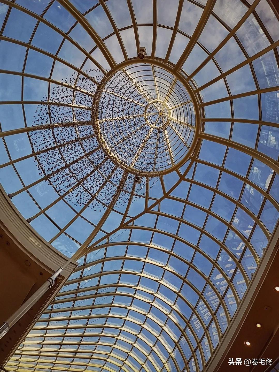 如何拍摄建筑震撼的照片,如何拍出高大建筑和人的照片