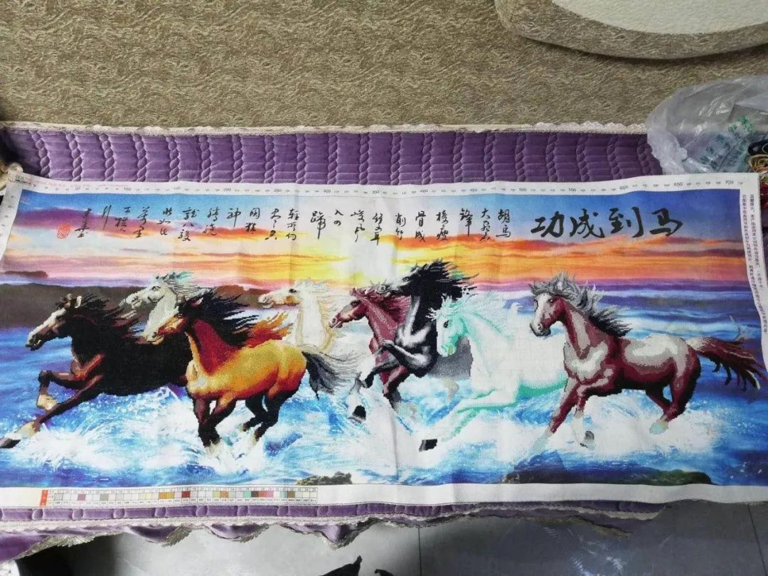 生活的负重感会在女司机们收车之后,爬满她们疲惫至极的身体