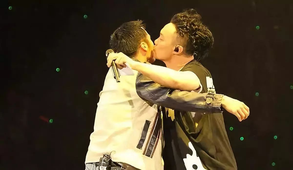 陈奕迅和谢霆锋的歌,陈奕迅比谢霆锋差几岁