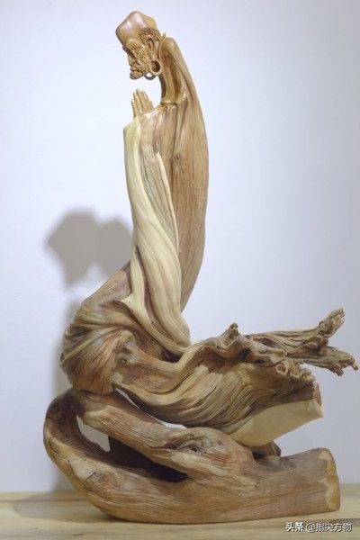 七分天注定三分靠打拼云南,真正的根雕手艺