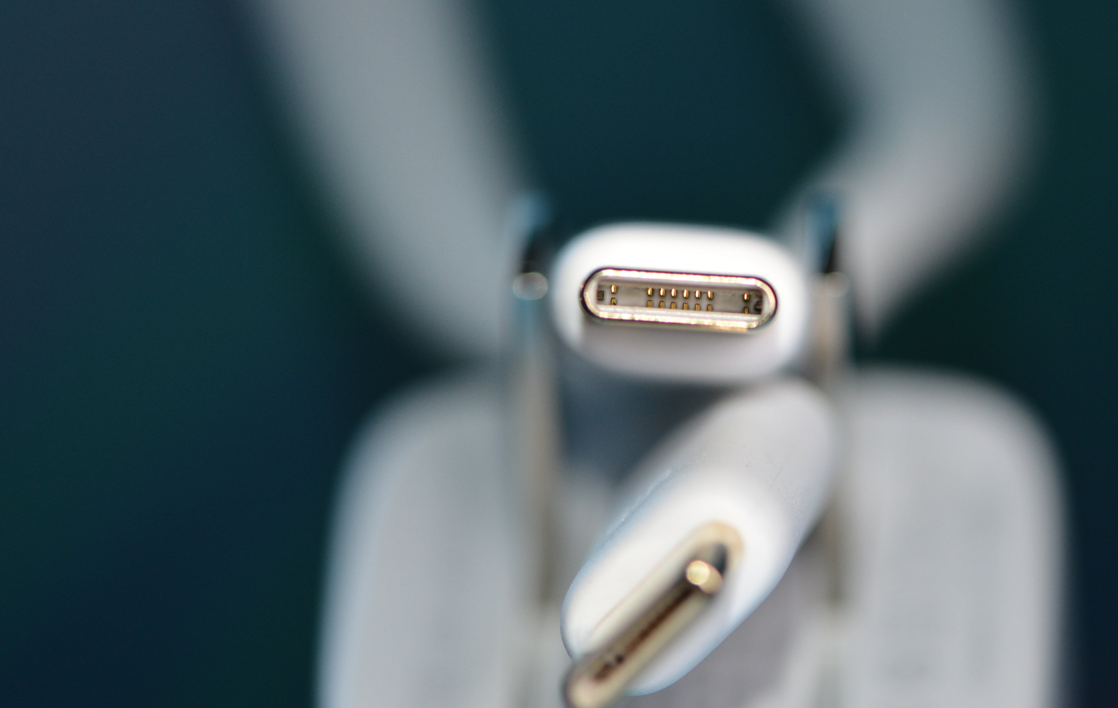 视觉清凉、温婉圆润的“小冰块”——UIBI柚比迷你快速充电器