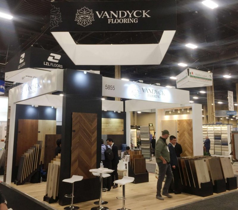 周报中国地板“走出去”为国争光柏尔、世友专列温暖起航