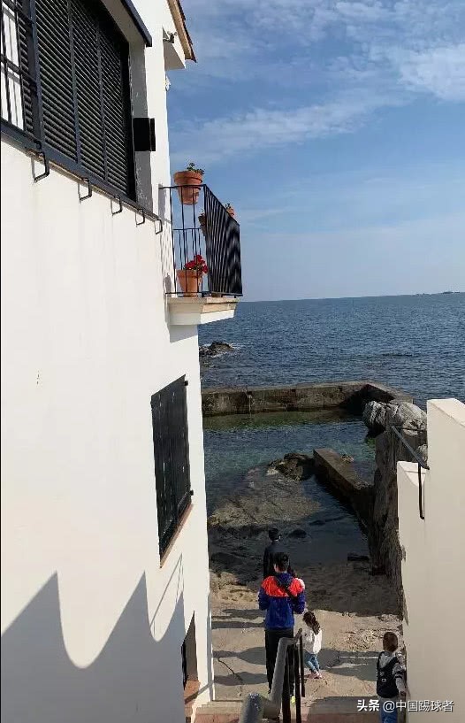 武磊西班牙生活,武磊和妻子秀恩爱