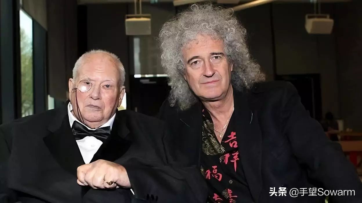 他是皇后乐队吉他手，同时还是英国天体物理学博士