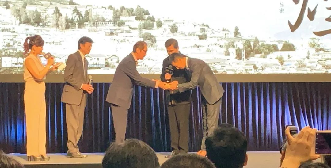 寰亚杨千嬅电影发布会,寰亚电影开场