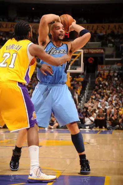 背身单打十大技巧,背身单打的各种技巧