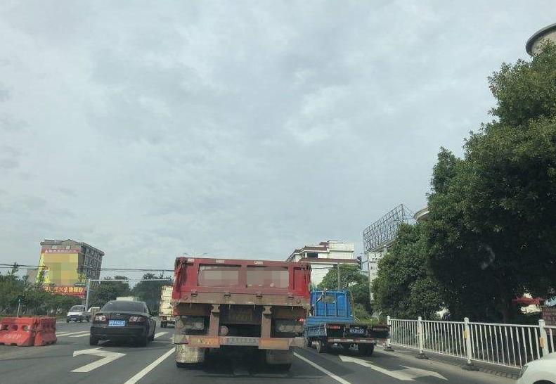 跟大车后面误闯了红绿灯怎么办,跟大车后面误闯红灯扣分罚款