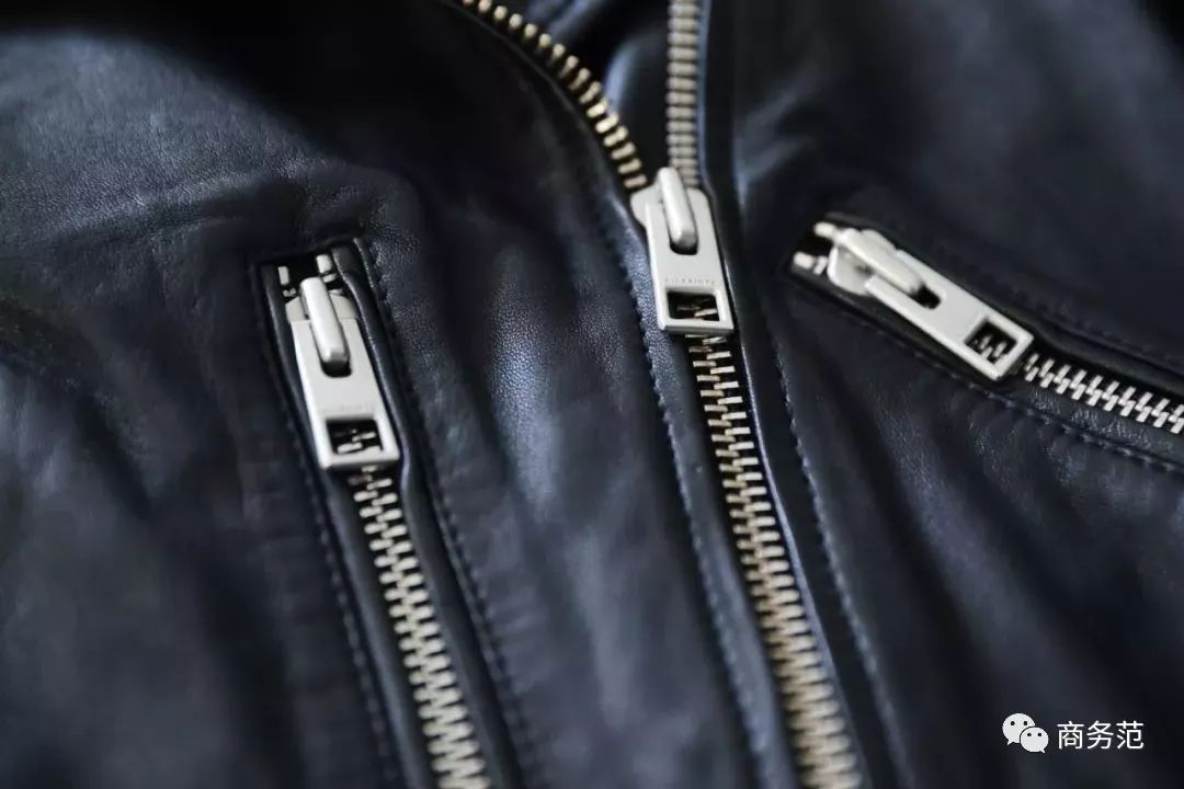 姊呮牴鍐绌挎惌,姊呮牴绂忓厠鏂悓娆剧毊澶瑰厠