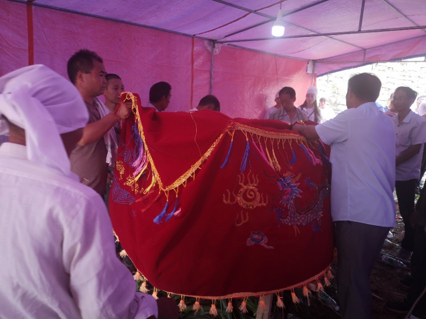 土葬会出怪事吗,山区可以土葬吗