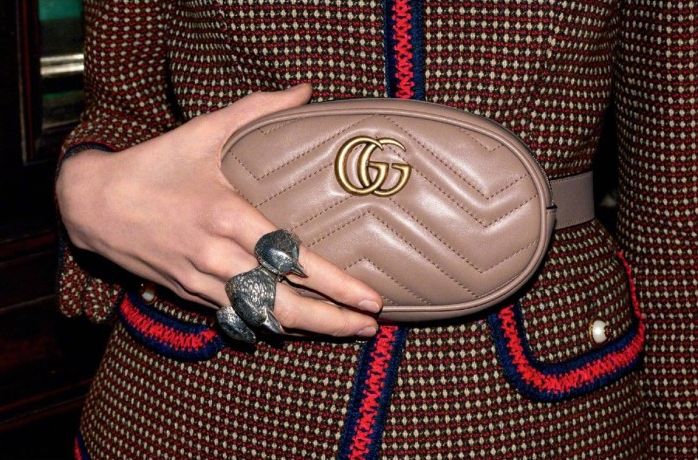 男人女人你们应该如何看待这些包，难道是贫穷限制了我的想象吗？