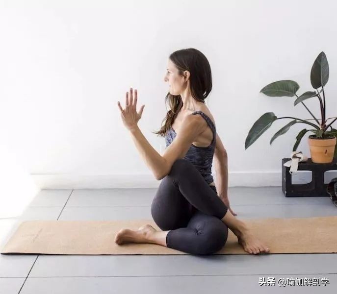 腰部放松操八个动作,6个动作缓解下背疼痛