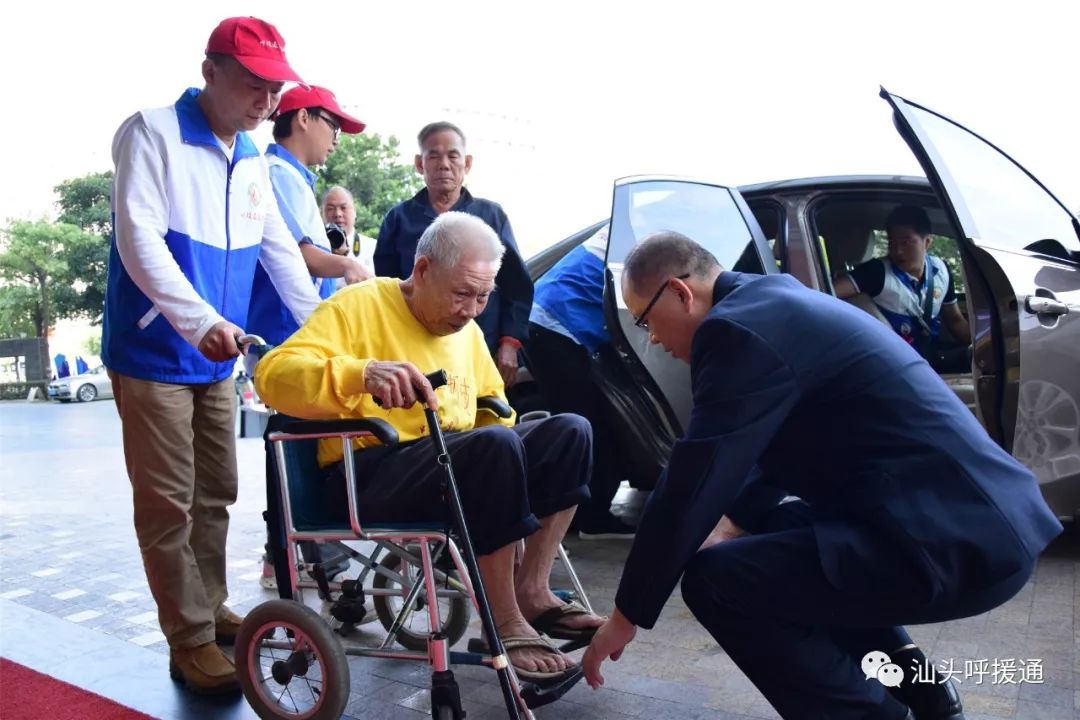 莫道桑榆晚为霞尚满天专访,莫道桑榆晚为霞尚满天央视解说